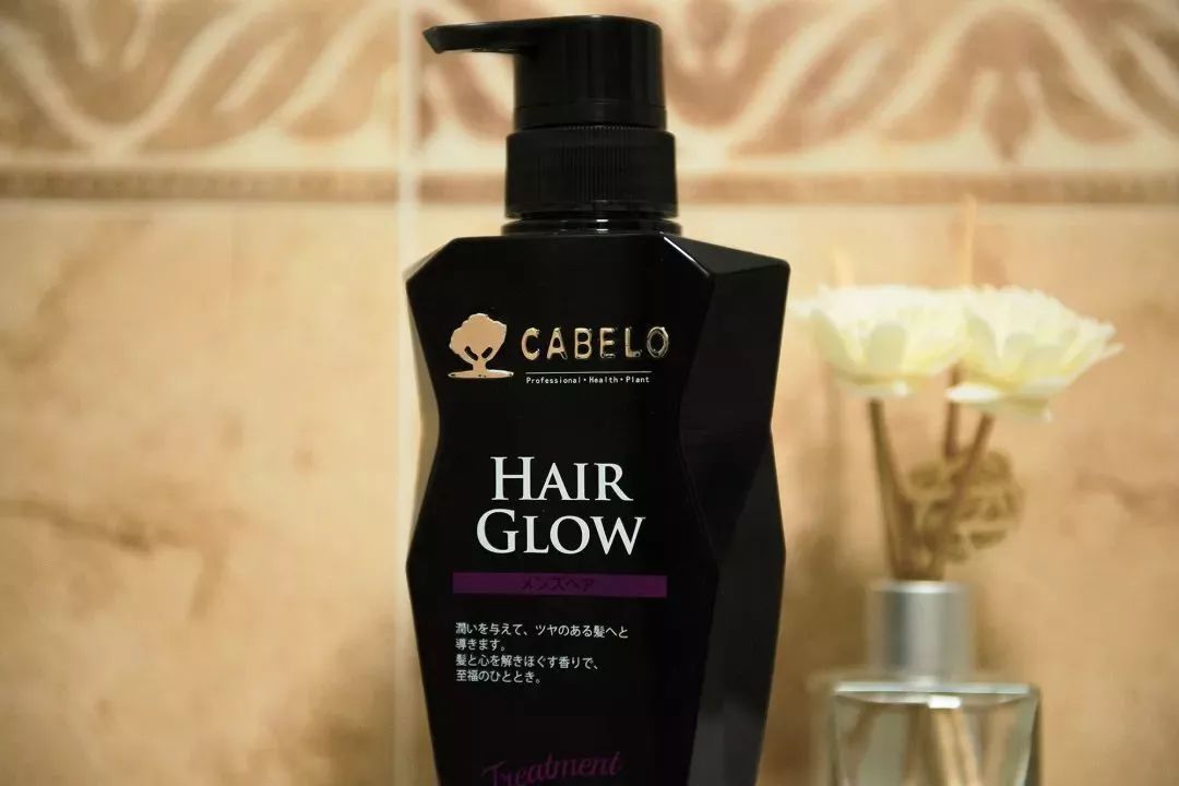 “十男八秃”的日本男人疯抢这瓶小黑钻!让头发不再掉了