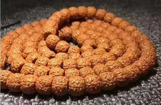 三日红小佛手包浆,这种菩提子盘玩包浆堪比小叶紫檀