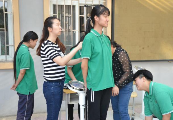 初中生的身高表出炉你达标了吗,初一身高最少要多少厘米才是标准