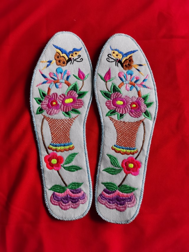 绣花鞋垫太美了,妈妈刺绣鞋垫