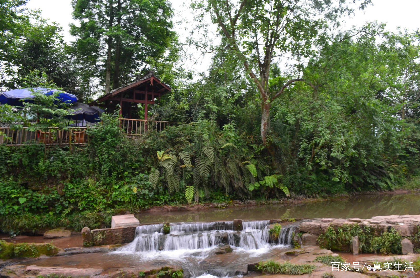 上里古镇，一个名副其实的古镇，人很少，跟丽江大研古城有的一比