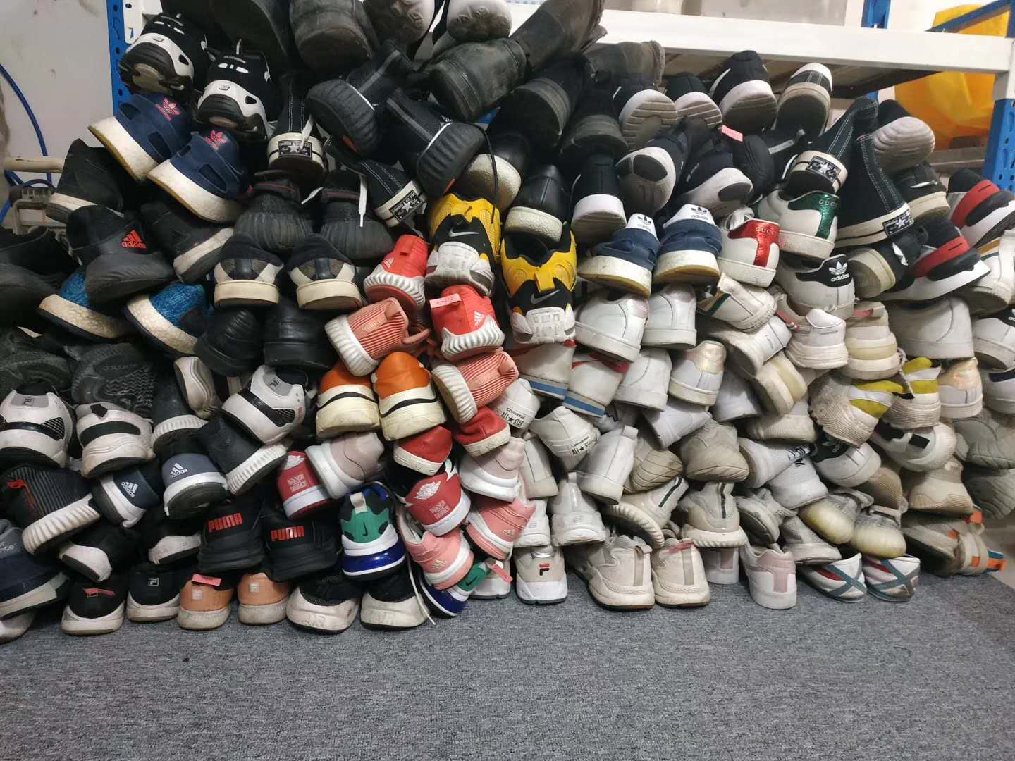 开一家洗鞋店成功案例,大学生开洗鞋店创业