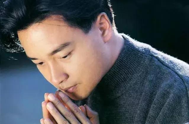 一首《十七岁》之于香港娱乐圈，就是半部《春秋》