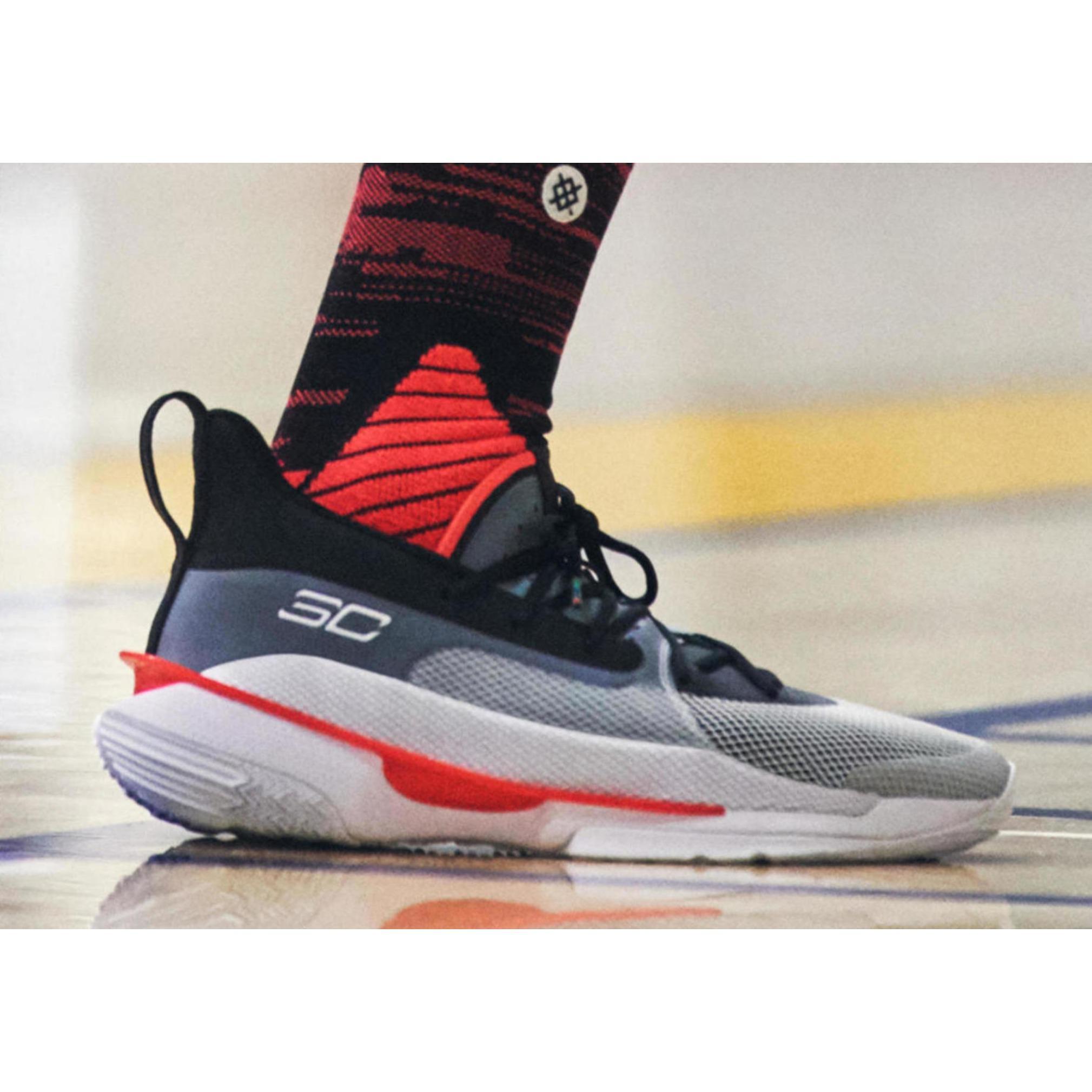 哈登库里全明星战靴,哈登和库里的球鞋谁的好