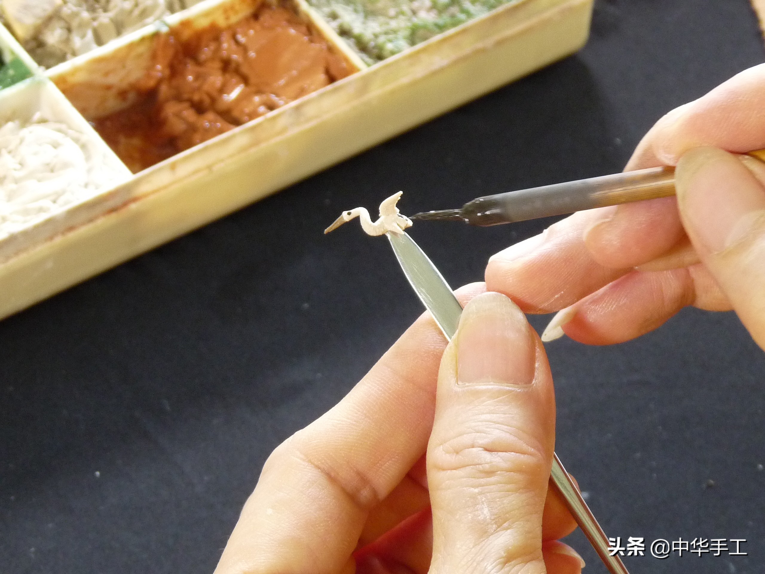 指尖上的微塑：“麻雀虽小，五脏俱全”