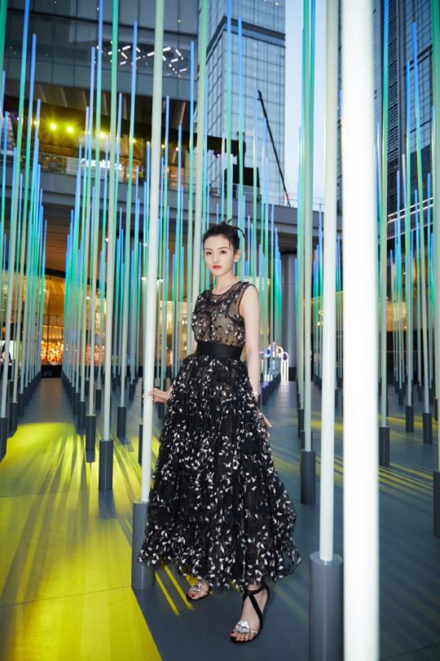 宋祖儿gucci大秀内场,宋祖儿欧洲宫廷造型