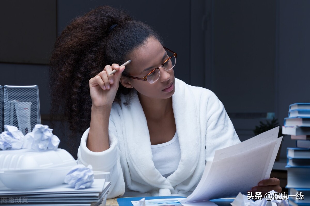 60岁女人脸色发黄暗沉什么原因,女人脸色手脚发黄是什么原因