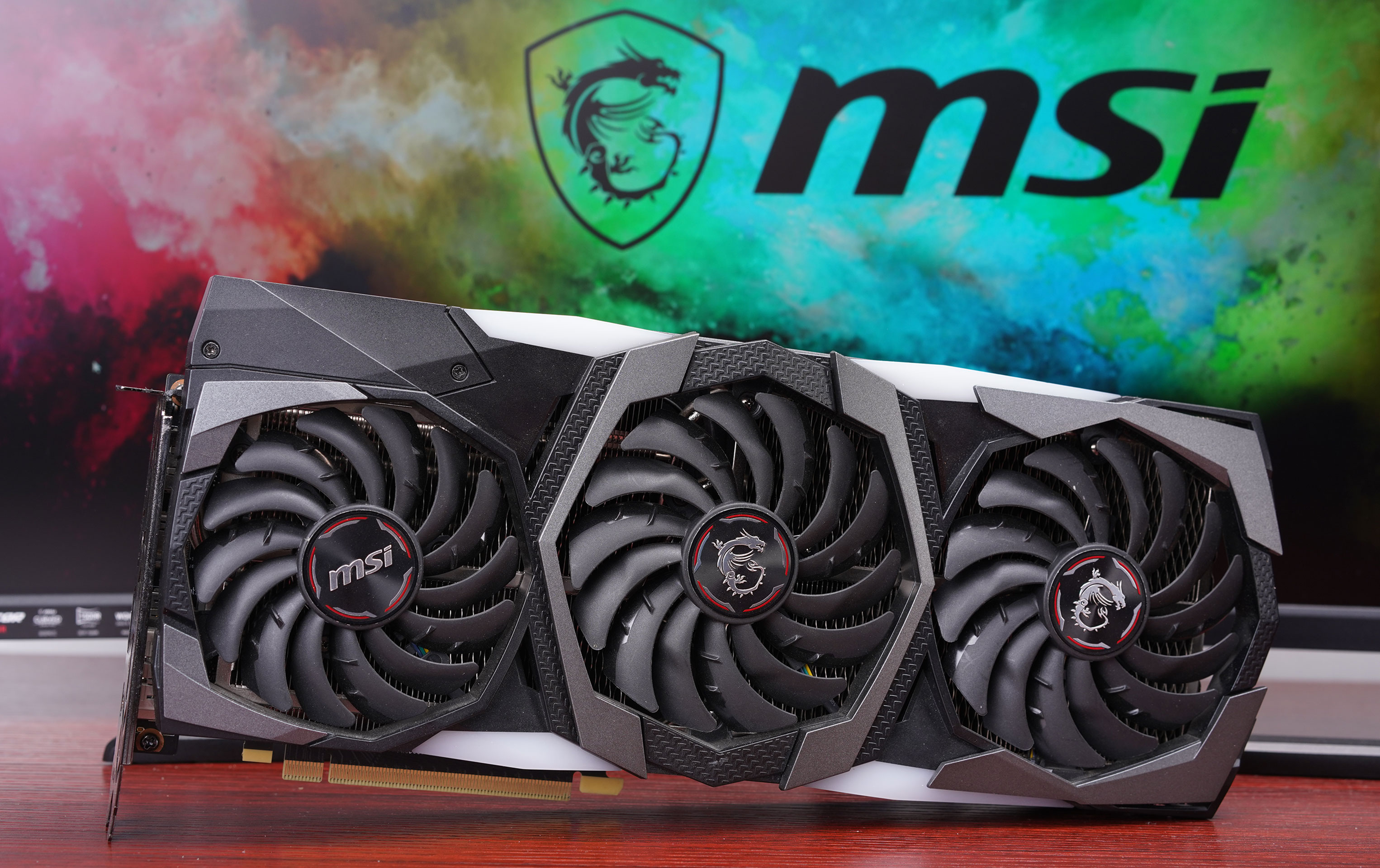 这套花费超过2W的桌面看起来是如此朴素