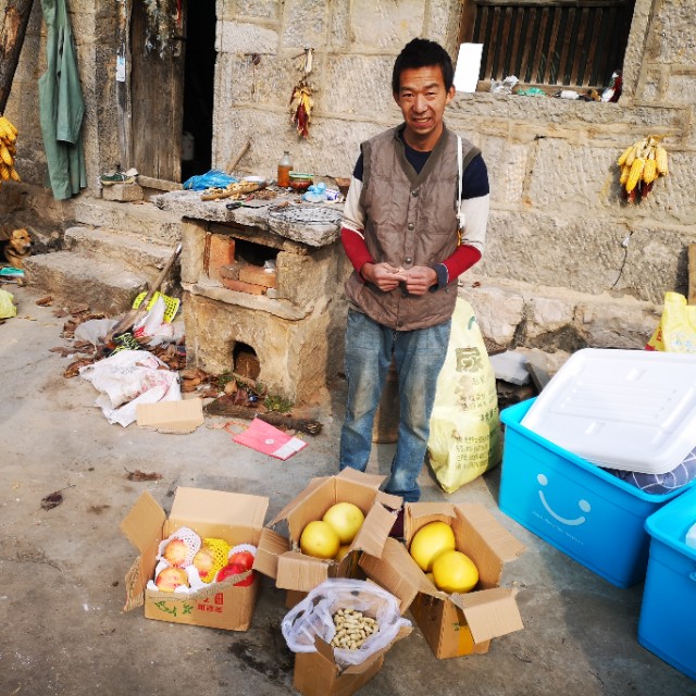 贫困山区留守老人吃饭,80岁以上的留守老人吃饭问题