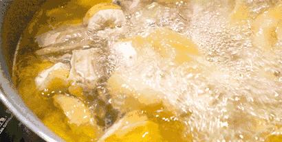 在多伦多阴晴不定的天气出门，就为了这一口靓汤