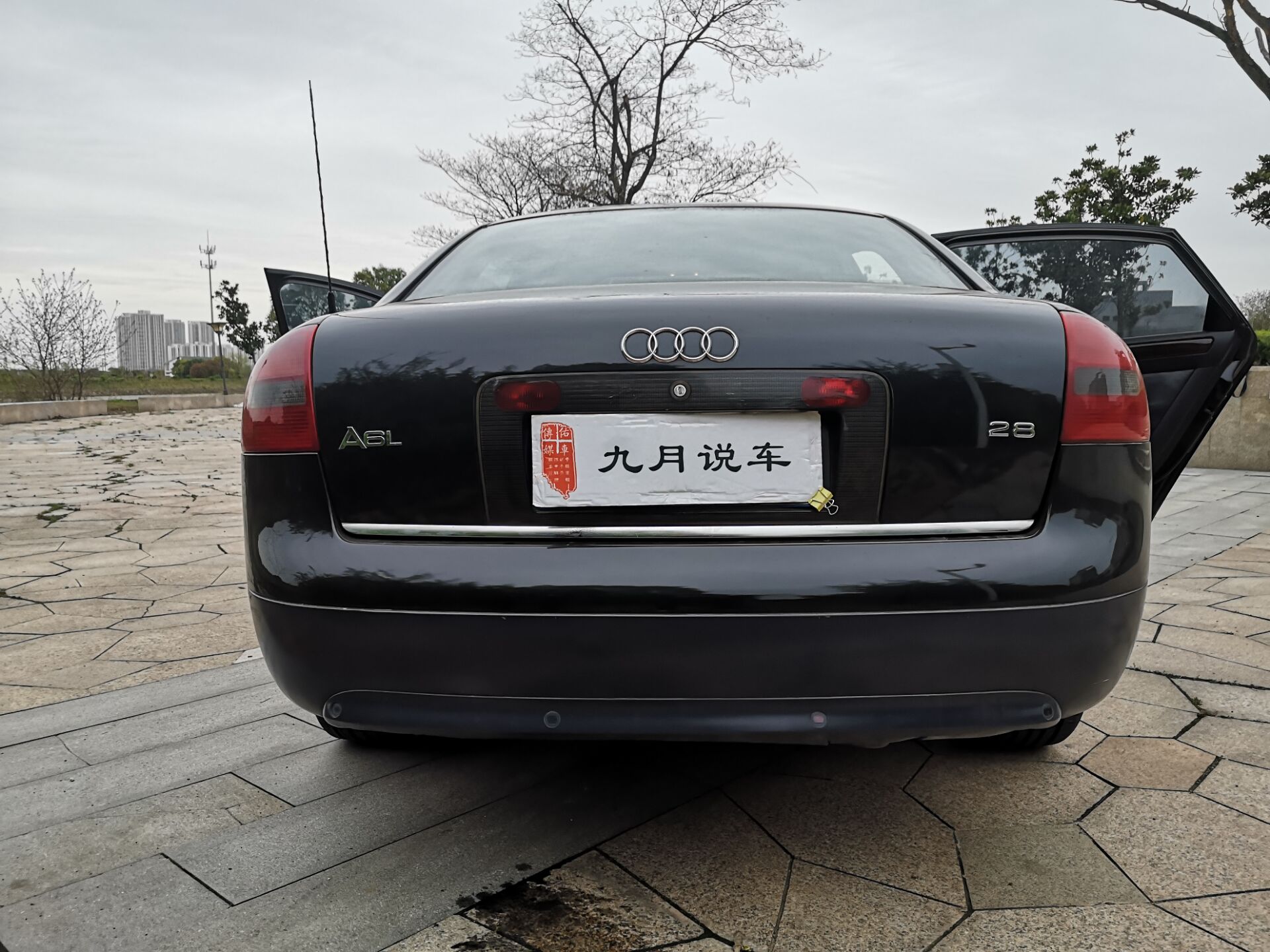 一万多二手车买轿车还是suv,一万左右二手车买自动还是手动