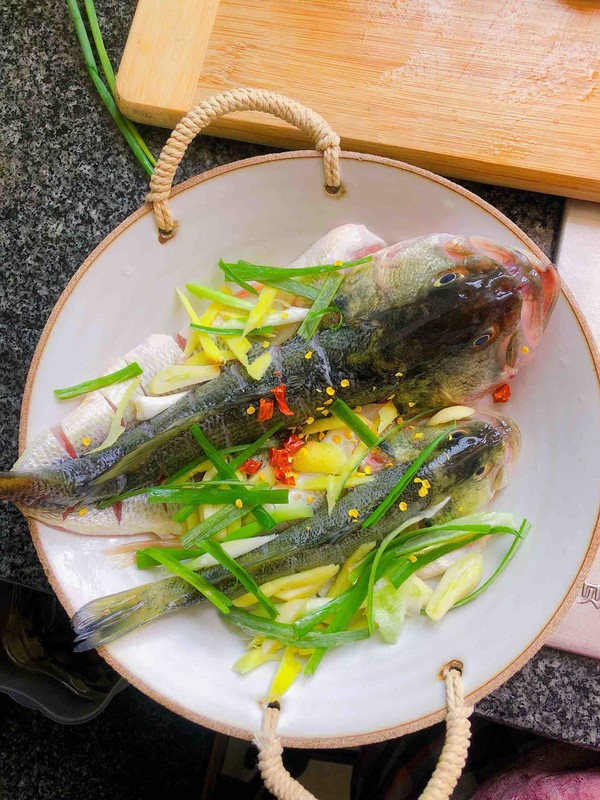 蒸鱼豉油蒸鲈鱼的做法,豉汁蒸鲈鱼的正确做法