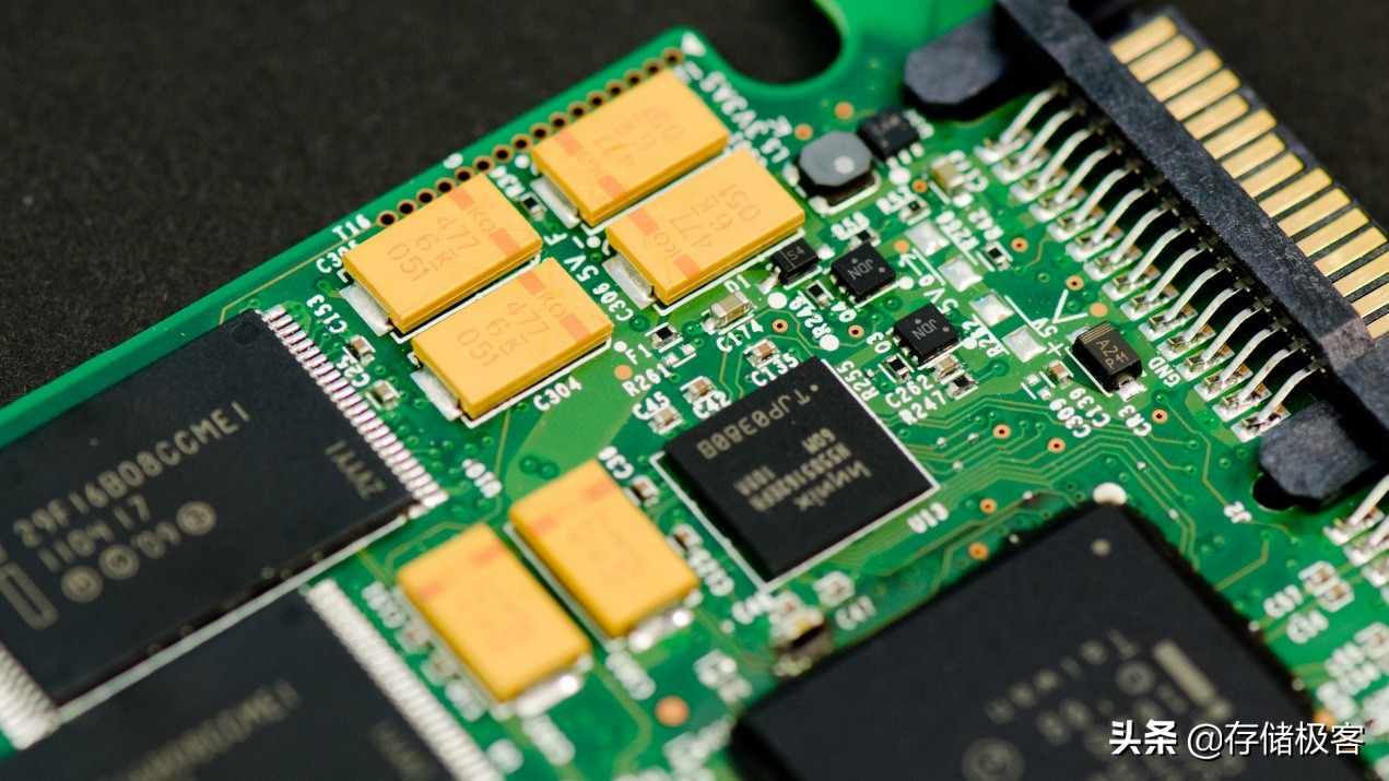 固态硬盘上的黄豆粒:漫谈断电保护功能的作用和发展