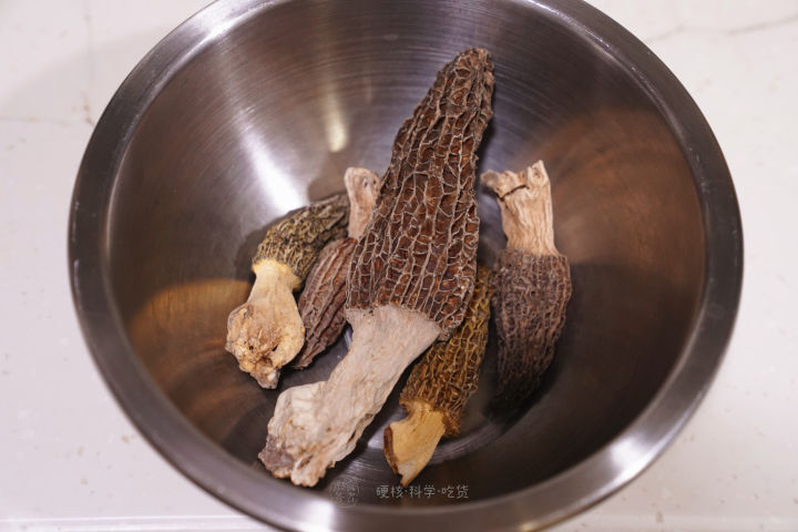 煎牛排大火会糊吗,煎牛排温度高黄油糊了