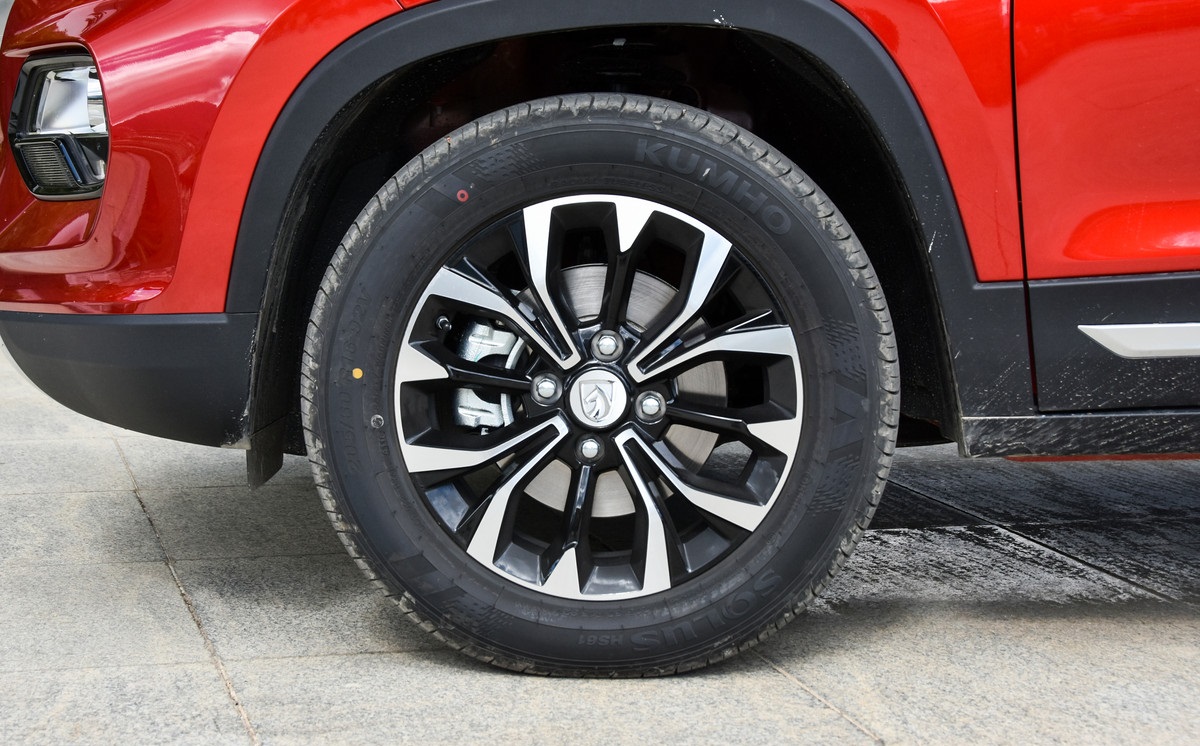 这款小型suv才是实用主义信赖首选,13万元预算买这款suv很靠谱