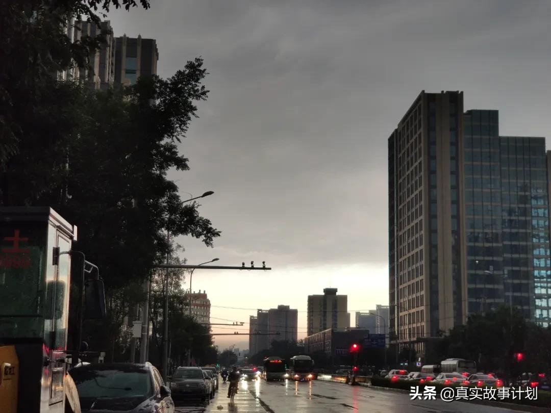 我在社区帮忙的一天,我在社区当社工