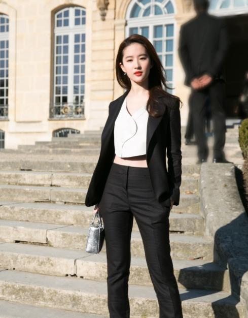 有这四种眼型的女生颜值肯定不低,桃花眼的女人眼型