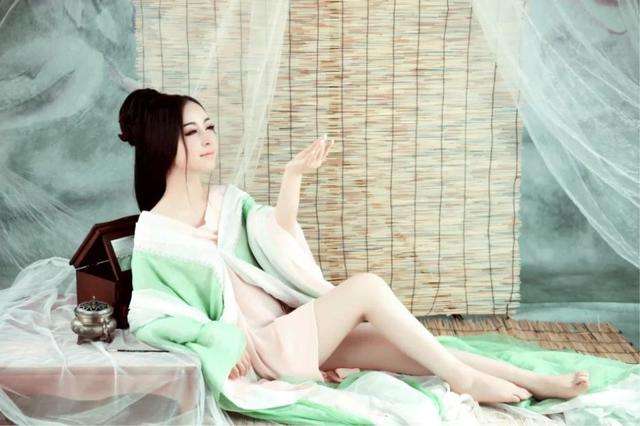 浠栨槸鍙や唬鍥涘ぇ缇庣敺涔嬩竴,濂规槸鍙や唬鍥涘ぇ缇庝汉涔嬩竴