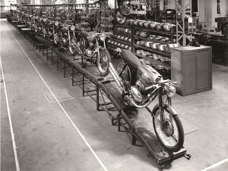 benelli贝纳利幼狮leoncino250,启典复古kd150-g1和贝纳利幼狮250