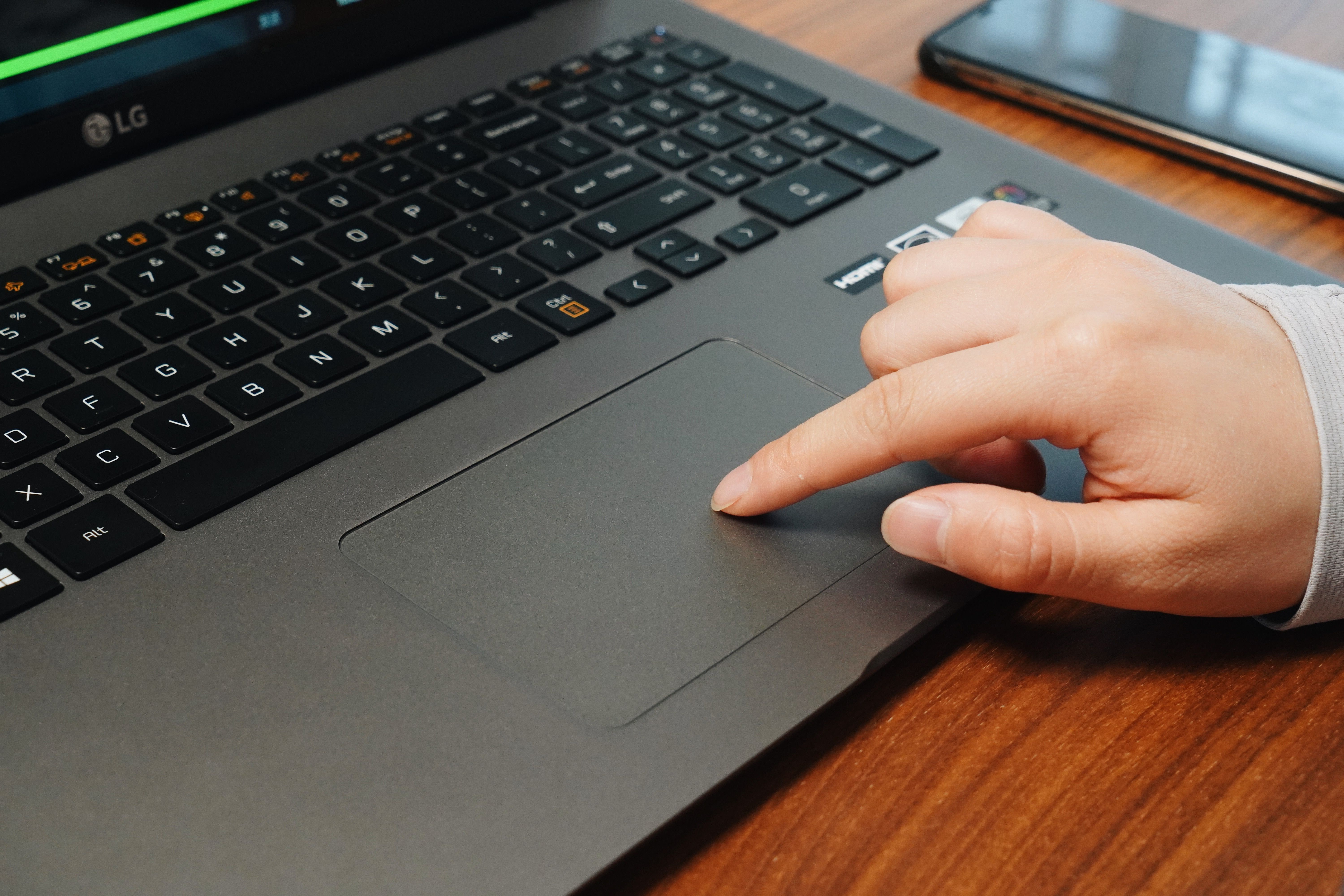 lggram笔记本为什么买的人少,苹果macbookpro和lggram