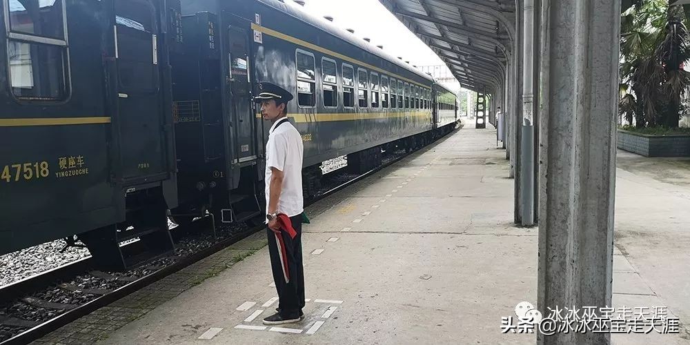 绿皮车成渝铁路上运行,川黔铁路最后的绿皮车