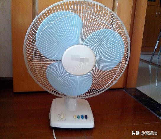 电风扇光嗡嗡响不转怎么维修,电风扇低档不转高档转怎么回事