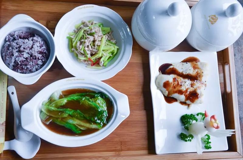 婴儿推拿、开奶催乳、1万多元的压力衣,你在西安的月子中心上过智商税吗?