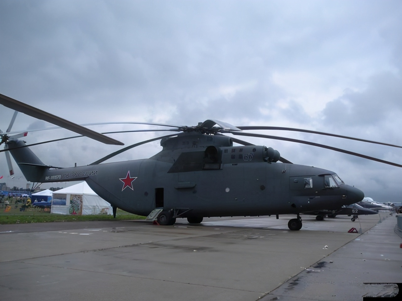 第一部就开始挖坑的电影《赤道》*器武**全分析