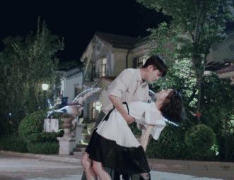 又崴脚了,刚崴到脚了怎么及时处理