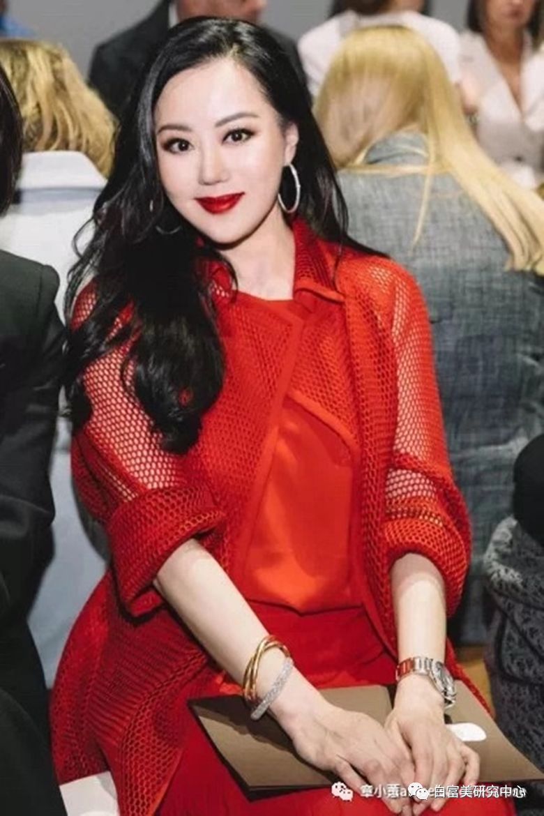 “败光”2位亿万富豪家产，名媛第一妖女，她是豪门最怕的女人