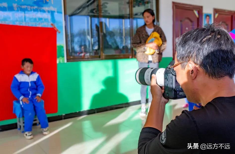 摩旅西藏带着一只狗遇见流浪狗,摩旅西藏路上的藏族同胞