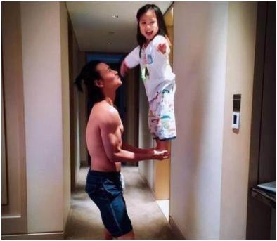 张晋蔡少芬全家合影,张晋蔡少芬全家照片