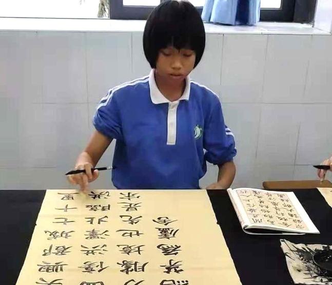 为求创意,父母为学生起名“鱼鱻䲜”,各科老师表示头疼