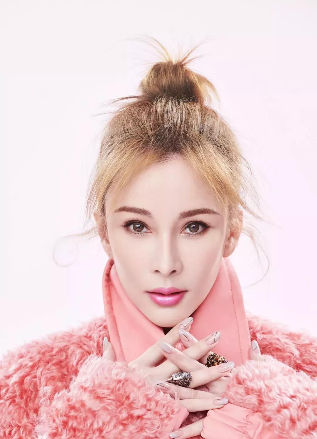 西安最奇幻的商场献上圣诞大礼！跨年更有“夏天的风”温岚助阵~