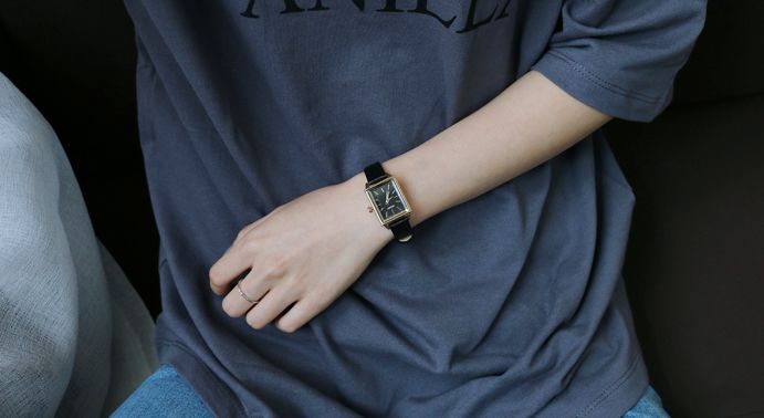 去年买了块表超耐磨,我买了个表挺耐磨的什么意思