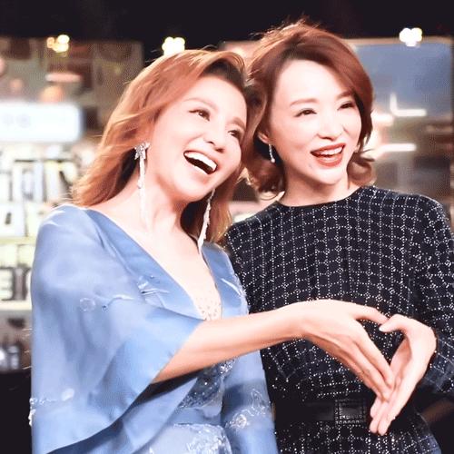 丝巾的11种系法让你时髦整个春季,收腰显瘦中长半身裙丝巾