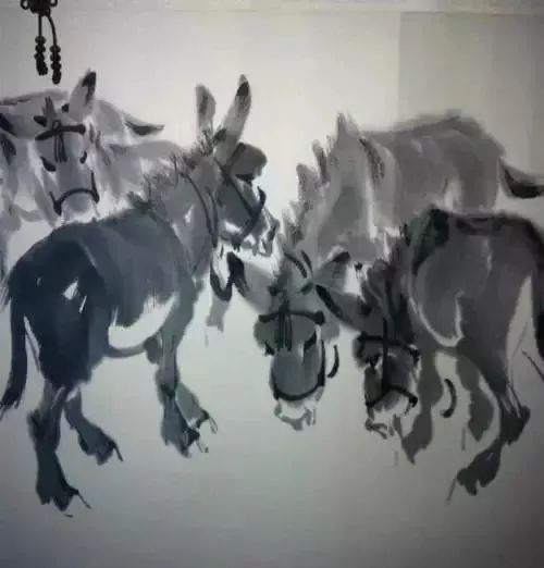 警方：破获特大制贩假冒名家书画作品案，现场触目惊心