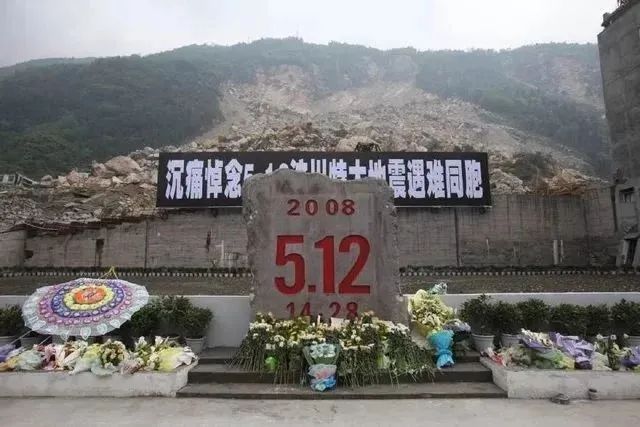 悼念512汶川地震俄罗斯姑娘,悼念512汶川地震图