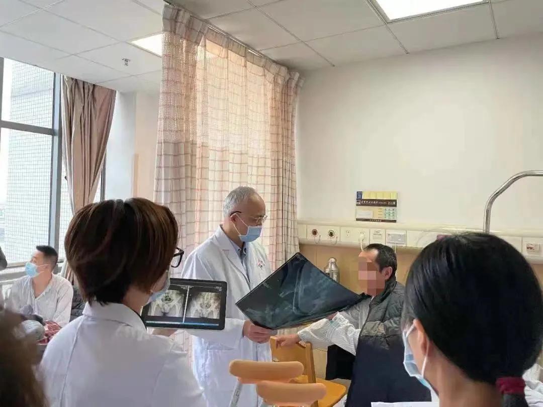 有谁吃中药治好股骨头坏死的,全国权威的股骨头中医专家