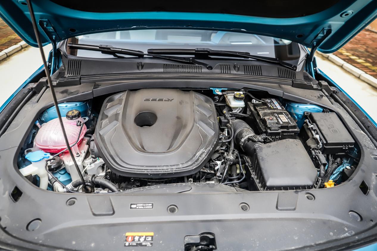 年轻先从动力开始试驾吉利星瑞,颜值才华全都要深度试驾吉利星锐