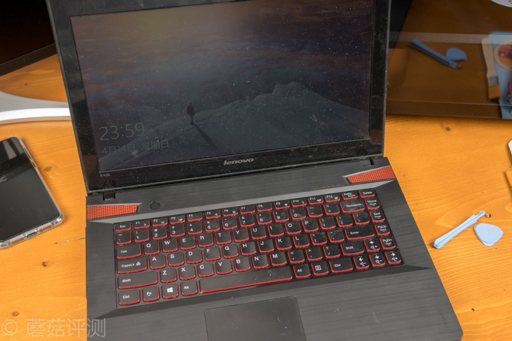 联想y400维修断轴,联想y400屏轴太紧