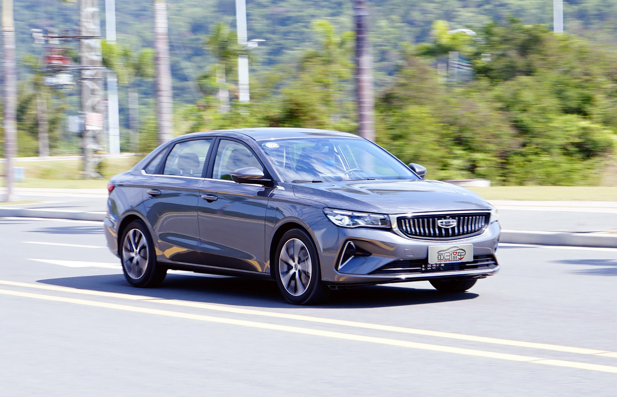 帝豪第四代冠军版豪华型驾驶体验,外观时尚舒适动力好的车