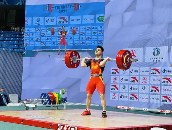 中国队夺得女子四人双桨金牌,中国女子赛艇队四人双桨夺冠