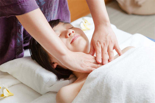 争相丰胸的女生你们真的了解乳房吗？知道了这些，才能避免它受伤