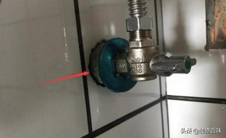 淋浴水管接头不好上怎么办,淋浴器底下明装水管怎么处理