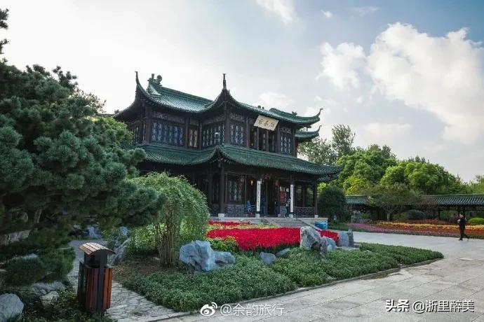 湖光秋月两相和古诗,湖光秋月两相和的诗意