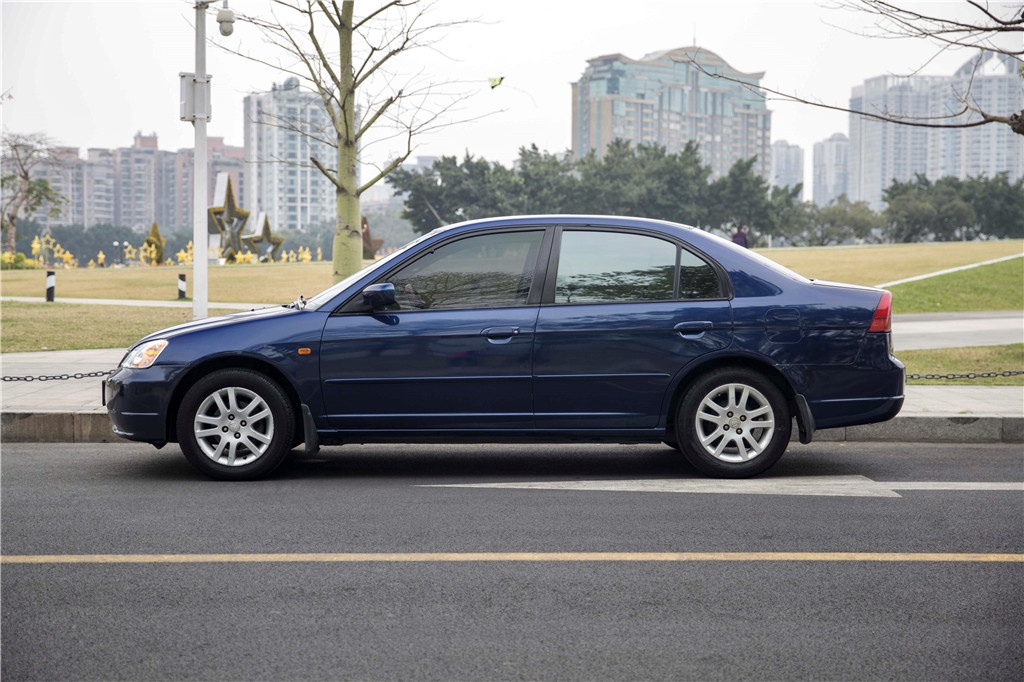 本田思域最畅销的一款,售价12万的本田思域