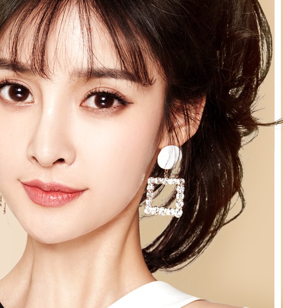 小黑环美瞳,适合素颜戴的小黑环美瞳