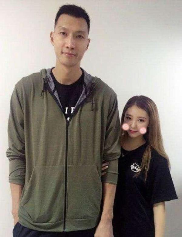 广东队篮球宝贝队长,90年代广东篮球拉拉队队长