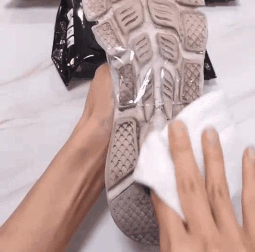 擦鞋神器鞋边发黄了怎么洗,小白鞋发黄神器靠谱吗